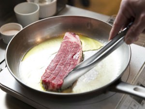 伊勢丹シェフ・岩田晴美が教える、「和牛ステーキ」を家庭でおいしく焼くコツ_04