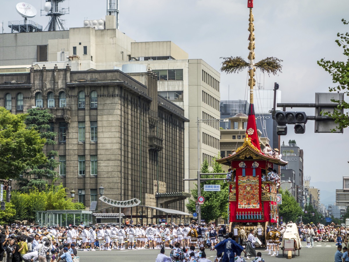 夏の京都は、祇園祭見て、鱧食べて、ついでに鮎も食べて……が正解！