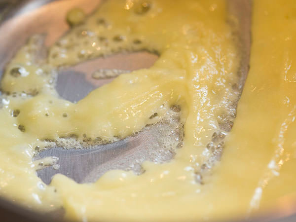 小麦粉とバターが完全に一体となったホワイトソースのルウ