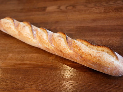 【今回、使ったパンはこちら】  バゲット　1本　270円