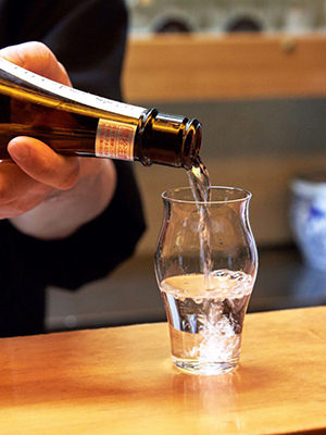 自宅でできる！ 日本酒が段違いにおいしくなるプロのテクニック