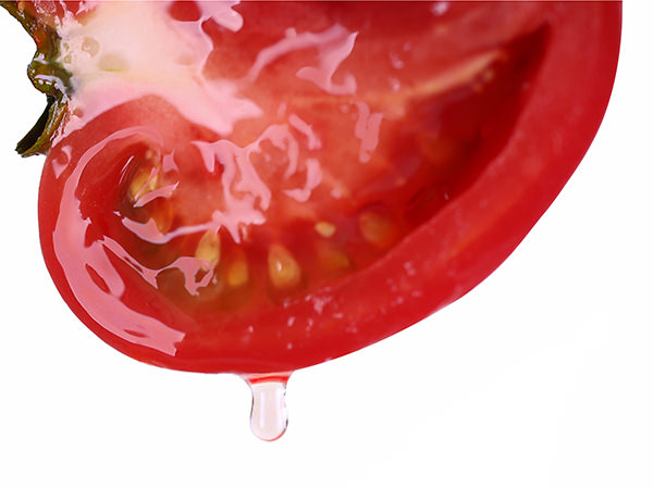 トマトから滴る液体
