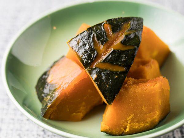 少しの煮汁で驚きの味! かぼちゃの煮物(煮付け)プロのレシピ | 三越伊勢丹の食メディア | FOODIE(フーディー)