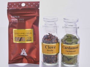 【専門店】本格チャイの作り方。基本の3つのスパイスの香りを引き出すコツに注目! インド式ミルクティー | 三越伊勢丹の食メディア ...
