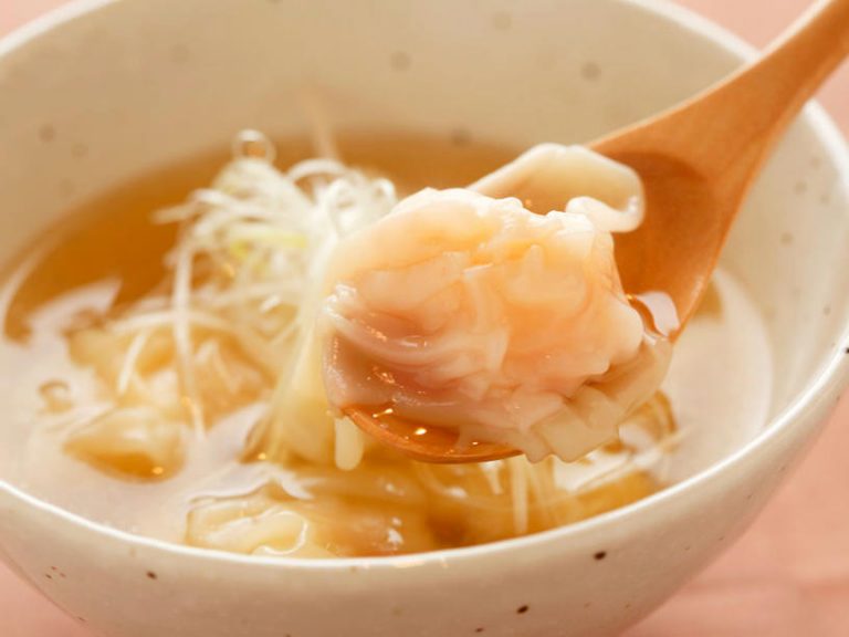 材料はえびだけ！ ぷりっと美味しい「えびワンタン」のレシピ | 三越伊勢丹の食メディア | FOODIE（フーディー）
