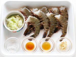 材料はえびだけ! ぷりっと美味しい「えびワンタン」のレシピ | 三越伊勢丹の食メディア | FOODIE(フーディー)