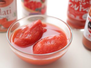 ホールトマトの中身とトマト加工品