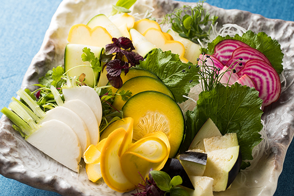 野菜レシピの新提案。ズッキーニなど生でおいしい夏野菜は“刺身”がおすすめ！ | 三越伊勢丹の食メディア | FOODIE（フーディー）