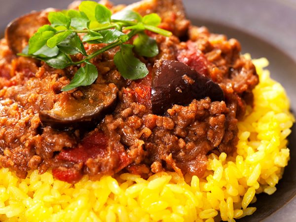 【スパイス専門店】基本のキーマカレー(ドライカレー)の作り方。スパイス5つで本格派の味! | 三越伊勢丹の食メディア | FOODIE(フーディー)