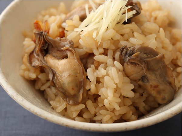 プロが教える牡蠣ごはん（炊き込みご飯）の作り方。旨みたっぷりのコツは2種類の洗い方！ | 三越伊勢丹の食メディア | FOODIE（フーディー）