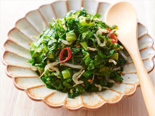 【野菜のプロ直伝】リピート必至! 大根の葉の万能ふりかけレシピ。卵焼きやパスタにも | 三越伊勢丹の食メディア | FOODIE(フーディー)