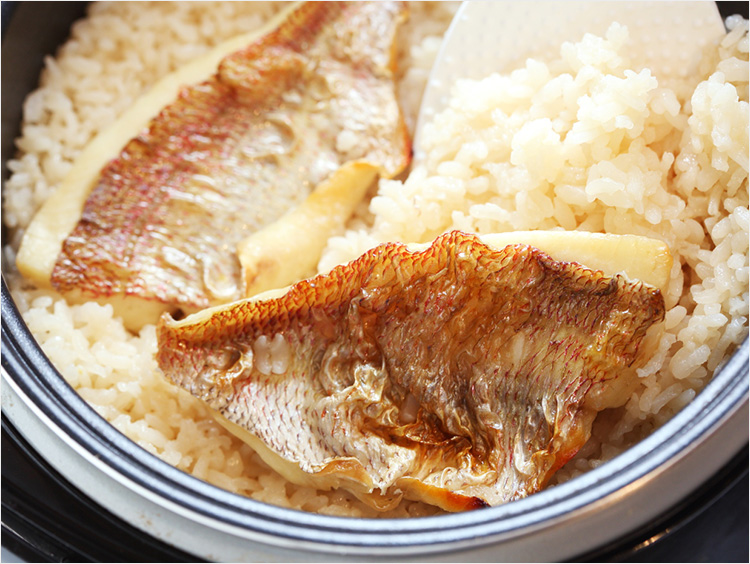 【魚のプロ直伝】旨みと香りがすごい！ 切り身で作る鯛めしレシピ。 鯛のさばき方解説も