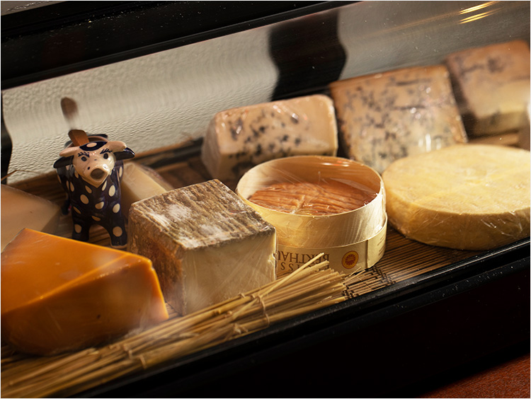 【シェフが伝授】チーズの種類別におすすめ料理をアドバイス。チーズ選びにお役立ち！