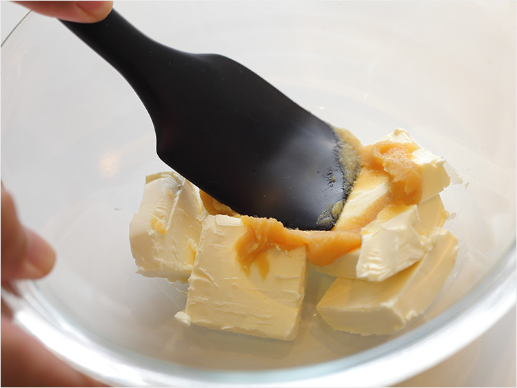 西京味噌とクリームチーズを混ぜるイメージ