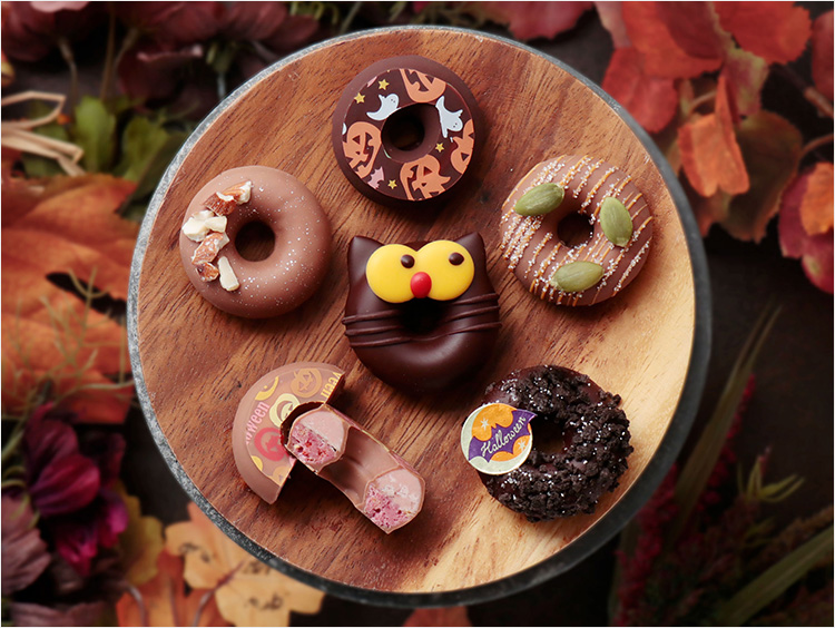 個包装やドーナツ形で配りやすい！ ハロウィンのお菓子2022。ビジュアルにも注目です
