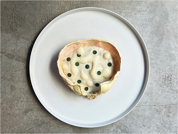 ＜レスピラシオン＞ハスクのフォンと石川県ズワイ蟹で炊くアロスクレモソ 里芋のソース