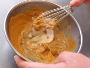 【銀座アスター】濃厚なタレのバンバンジー（棒棒鶏）レシピ。ゆでない余熱調理でしっとりやわらか！ | 三越伊勢丹の食メディア | FOODIE ...