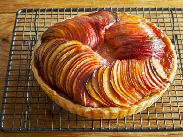 【プロ直伝】美しすぎる! フランス式「アップルパイ」簡単レシピ。りんごたっぷり大量消費♡ | 三越伊勢丹の食メディア | FOODIE(フーディー)