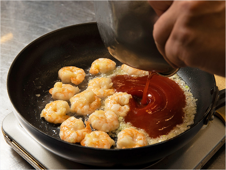 調味料を加えるイメージ