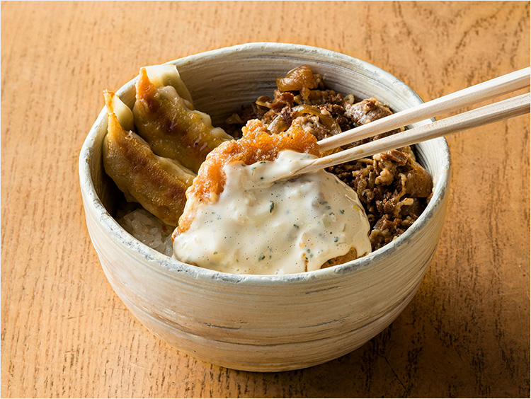 ＜明治神宮野球場＞餃子好き！村上宗隆の宮崎牛＆餃子の豪快よか丼