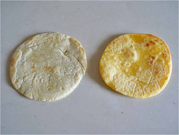 マサ粉とコーンフラワーと小麦粉混合で作ったトルティーヤの見た目と味わいの比較