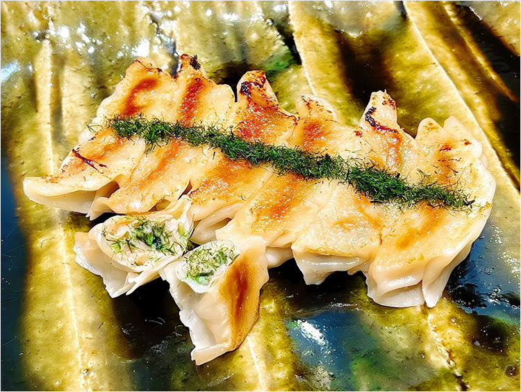 ＜餃子の餃天＞青の贅沢餃子