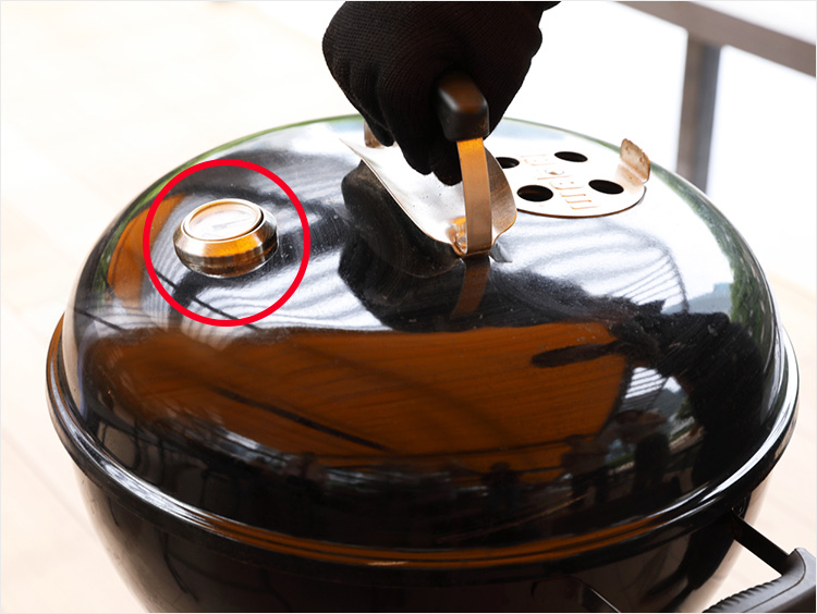 ＜Weber＞の蓋に付いた温度計