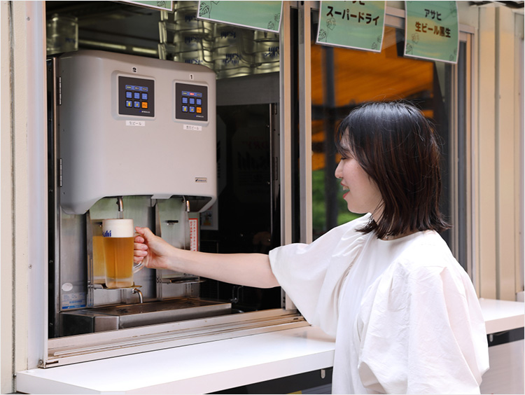 スイッチ一つでサーバーがビールを注いでくれる