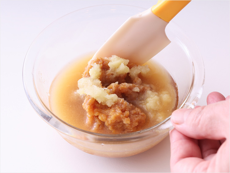 タレの材料を混ぜ合わせるイメージ