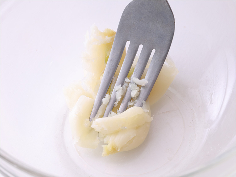 にんにくをつぶすイメージ