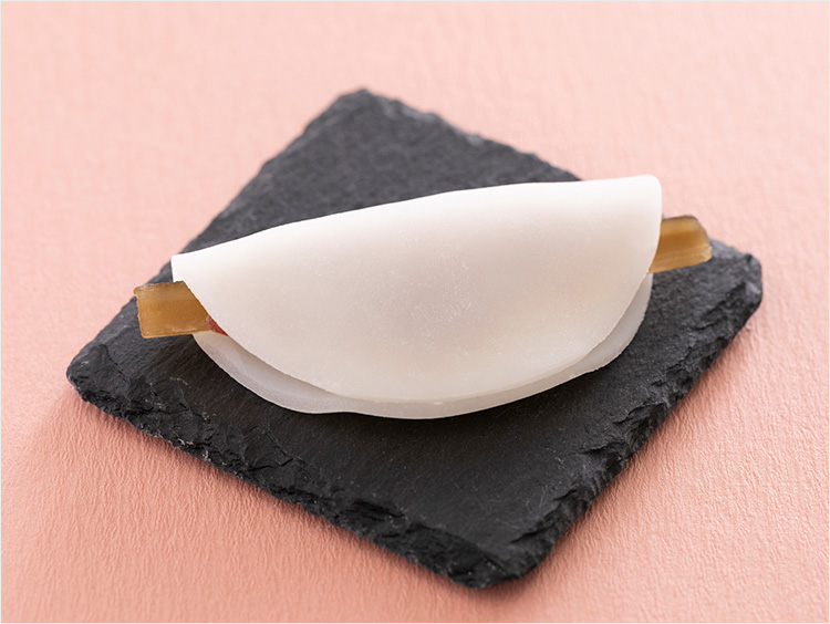 <とらや>花びら餅