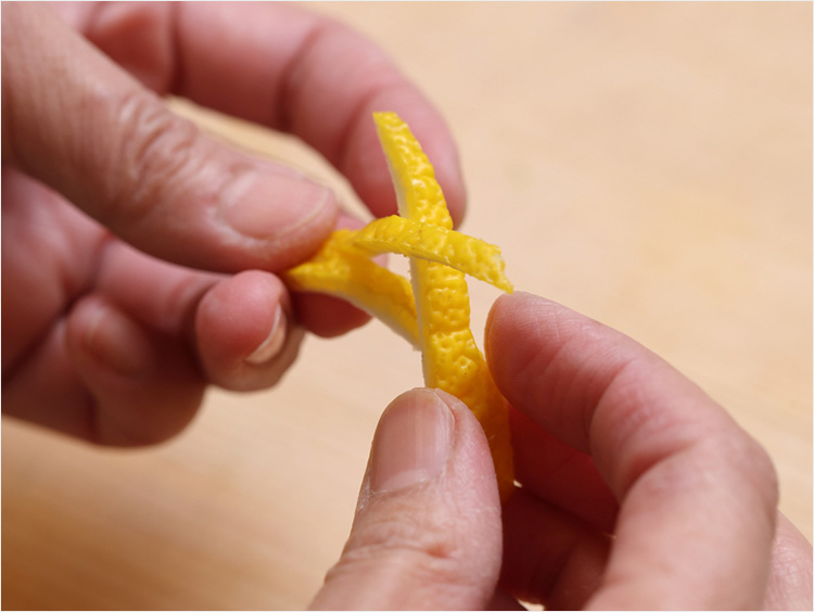 皮を交差させるイメージ