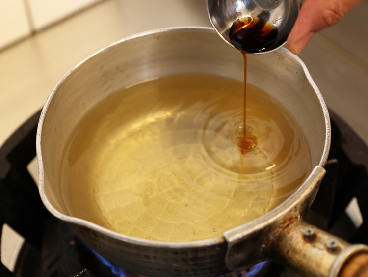 醤油を加えるイメージ