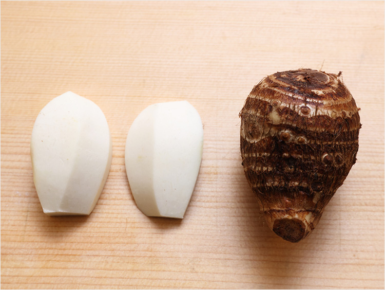 里芋の皮つき、皮なしのイメージ