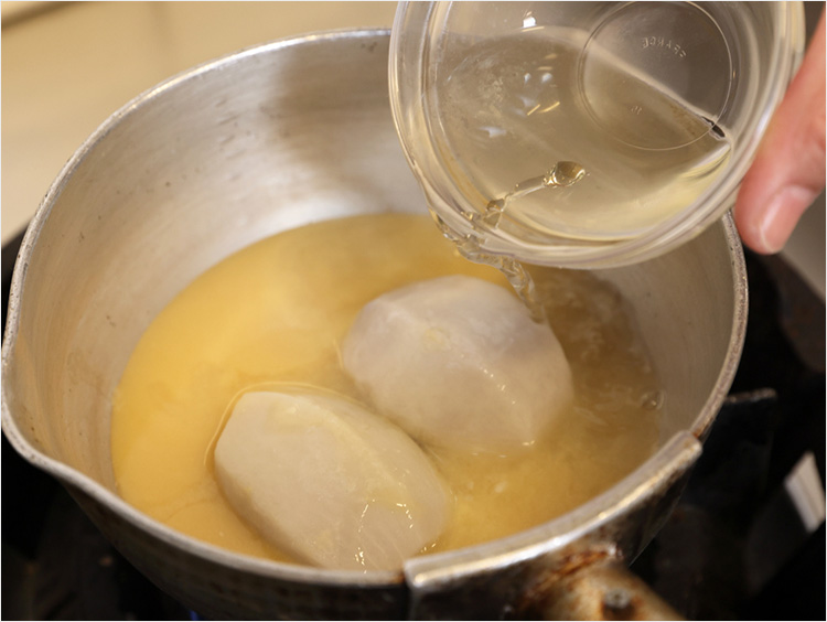 出汁を加えるイメージ