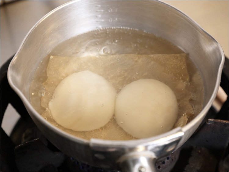 餅をゆでるイメージ