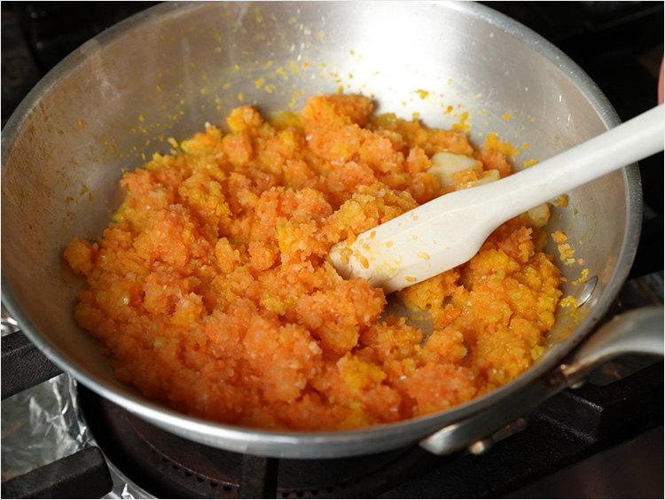 野菜を炒めるイメージ