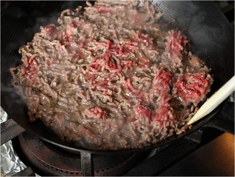 ひき肉を加熱するイメージ