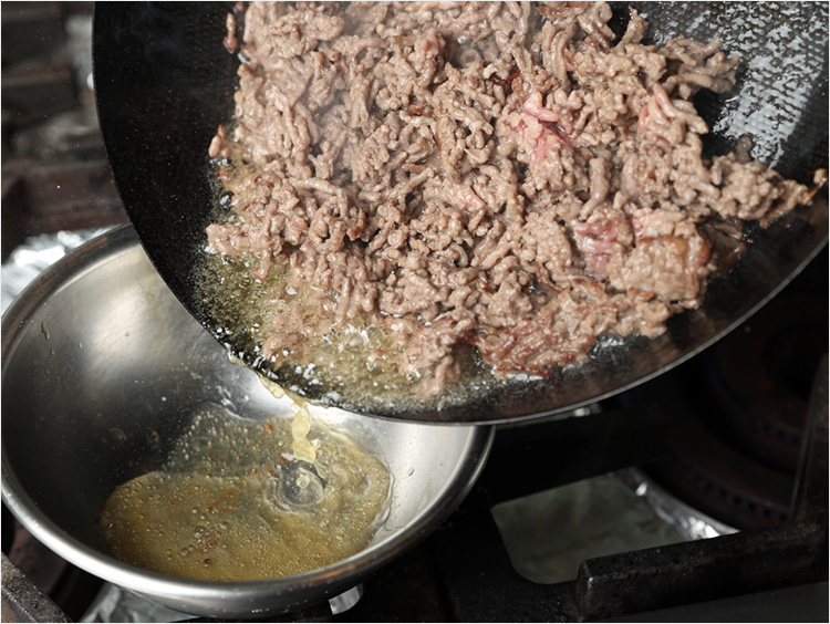 脂を捨てるイメージ