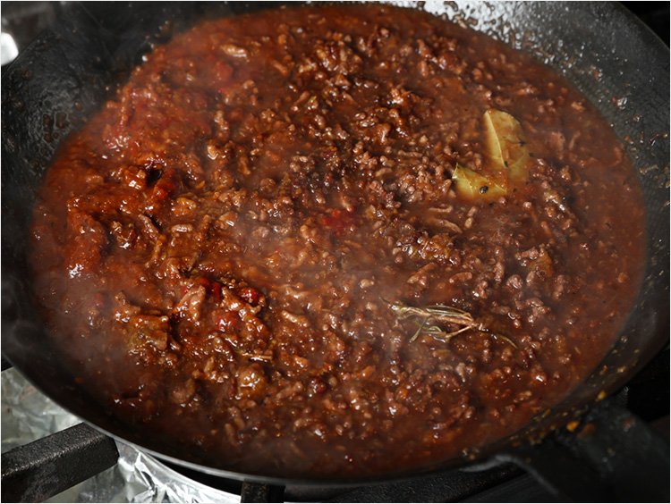 ソースを煮始めるイメージ