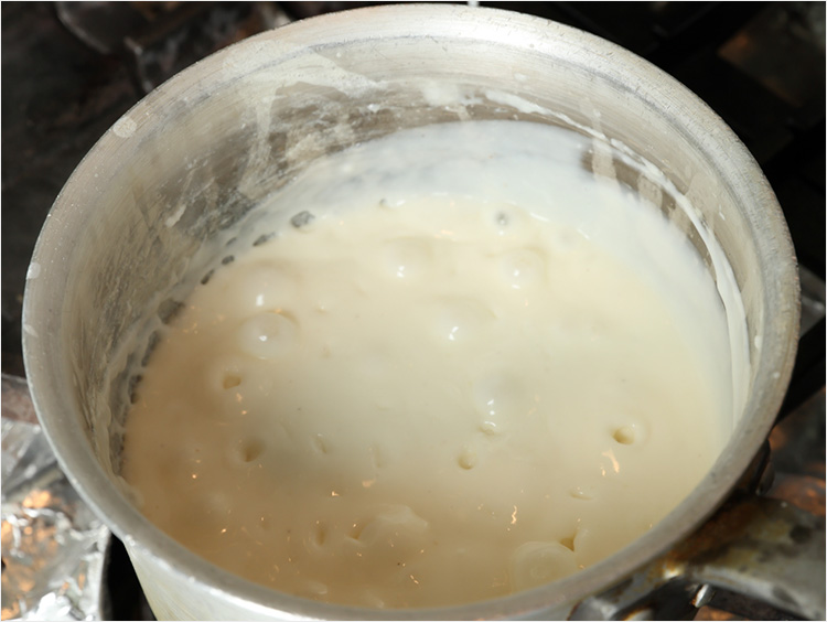 ベシャメルを沸かすイメージ