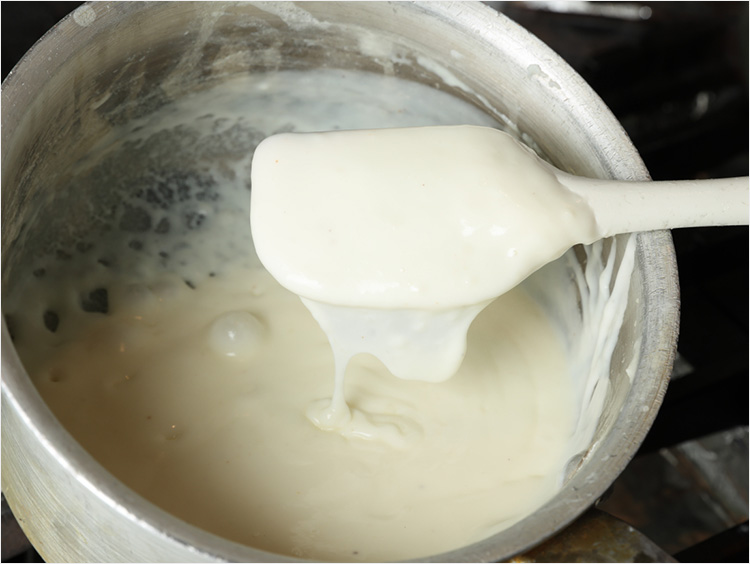 ベシャメルを垂らすイメージ