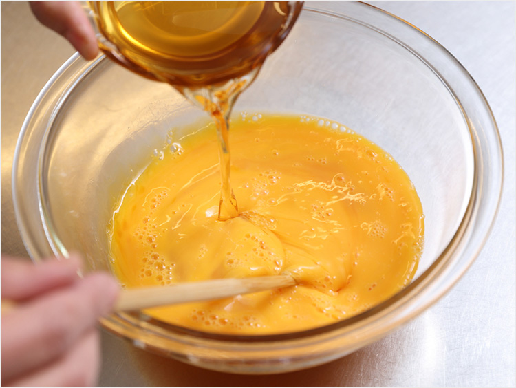 出汁を加えるイメージ