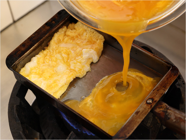 2回目の卵液を流しこむところ