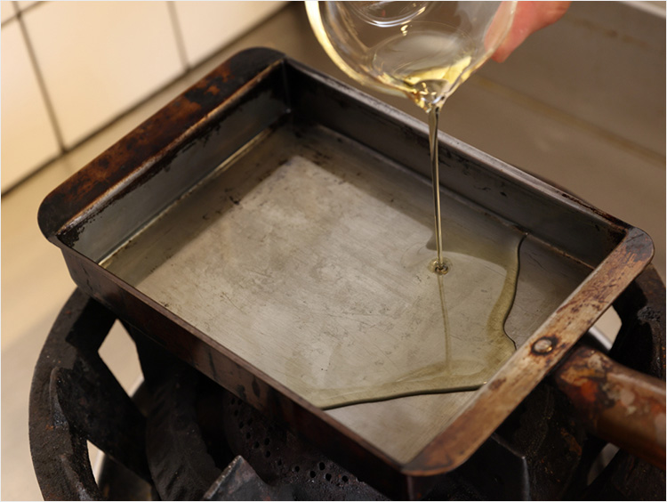 油を注ぐイメージ