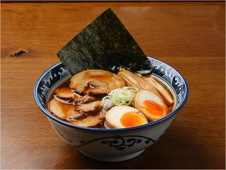 ＜麺屋しらかわ＞スペシャル中華（全部のせ）