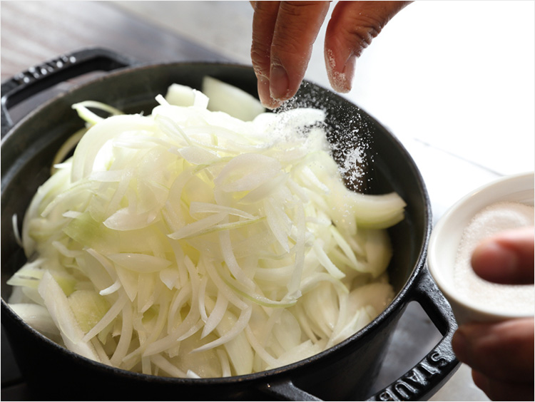 塩を振るイメージ