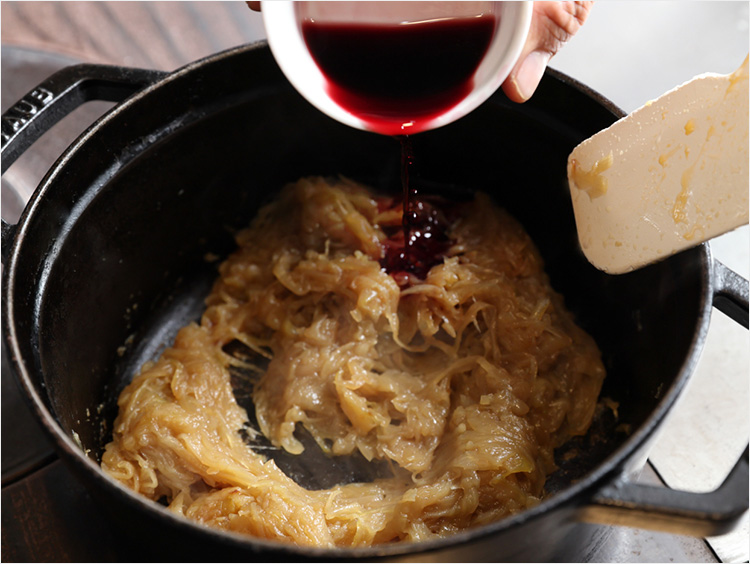 ワインを加えるイメージ
