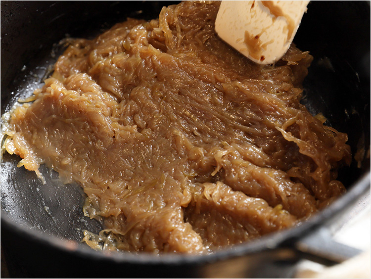 ワインを加えてさらに炒めたイメージ