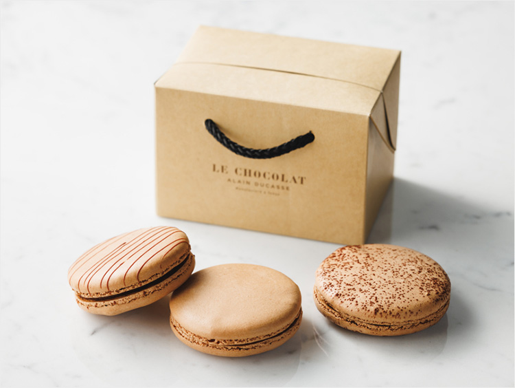 <ル・ショコラ・アラン・デュカス>マカロン ショコラ 3個入